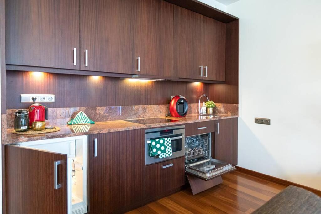 Cozy River-side Right In Apartment